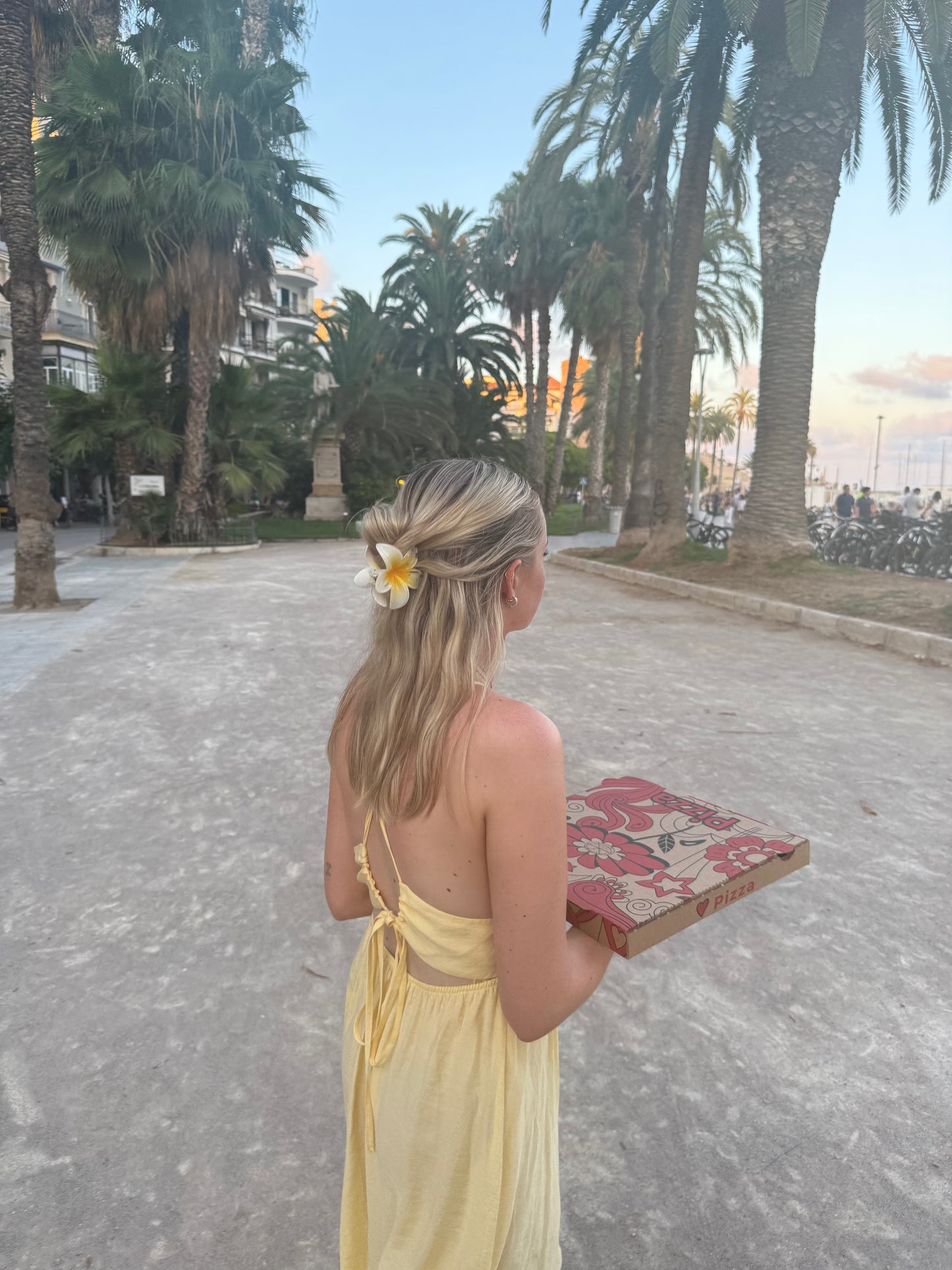 Hibiscus claw clip in 'Yellow'