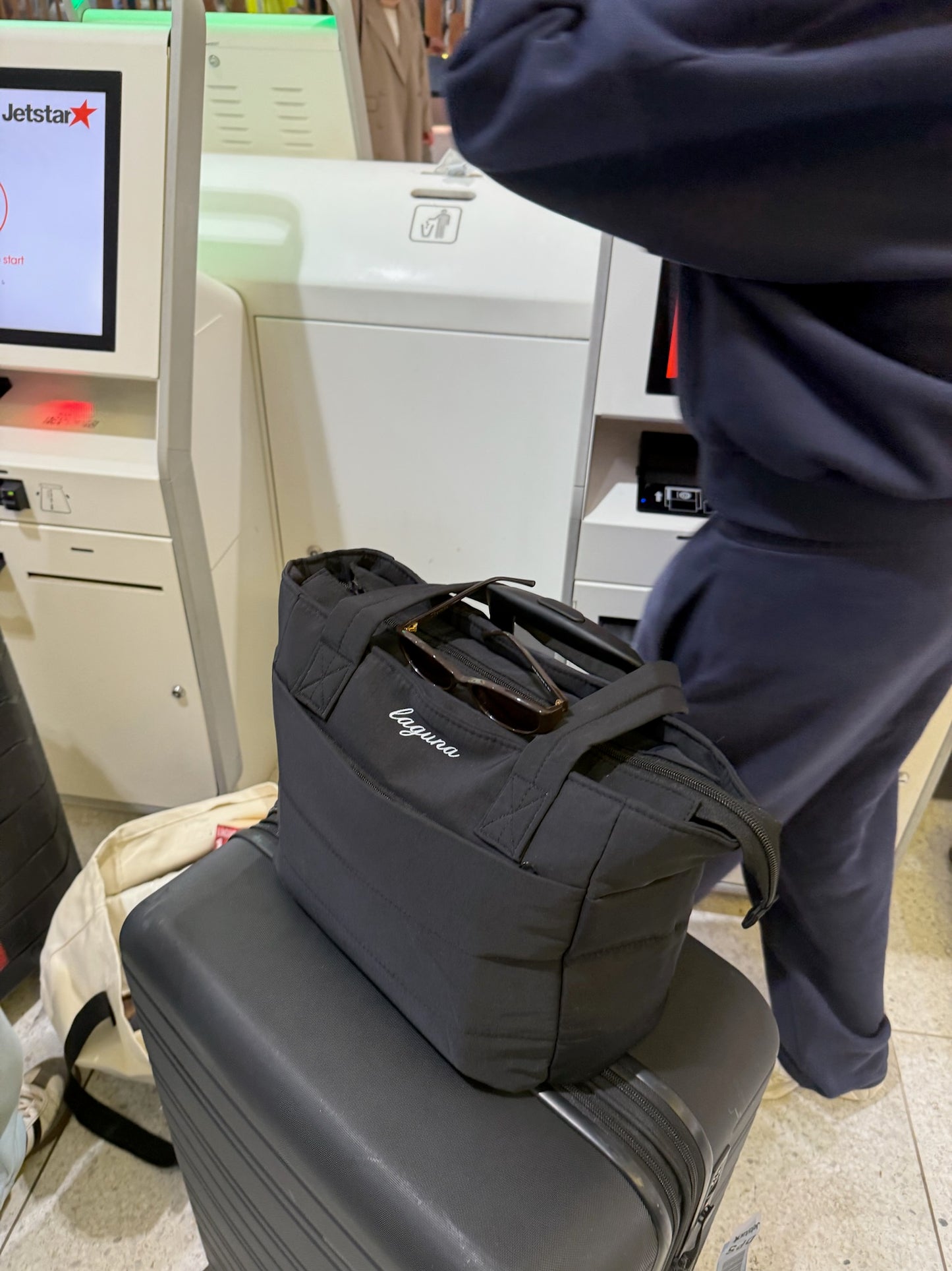 The Jetset Bag in 'jet black'